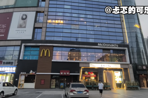 北京商圈承壓 實體店倒閉 地攤經濟擴張