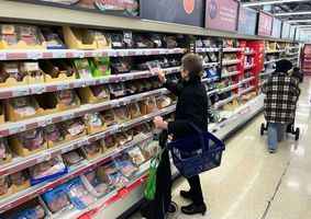 英國4月通脹下降 食品價格仍近45年來峰值