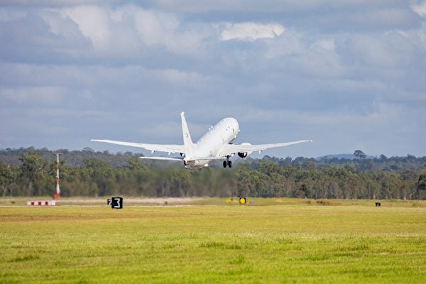 2022年1月15日，一架澳洲空軍P-8Poseidon飛機從昆士蘭州安伯利空軍基地（RAAF Base Amberley）起飛，前往湯加，協助該國評估損失。（LACW Emma Schwenke / Australian Defence Force / AFP）