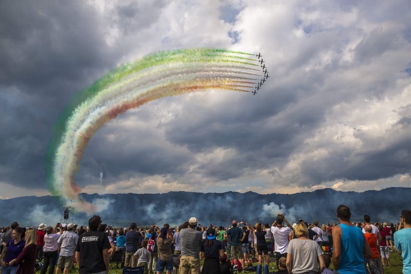 飛行特技展 奧地利空中五彩繽紛