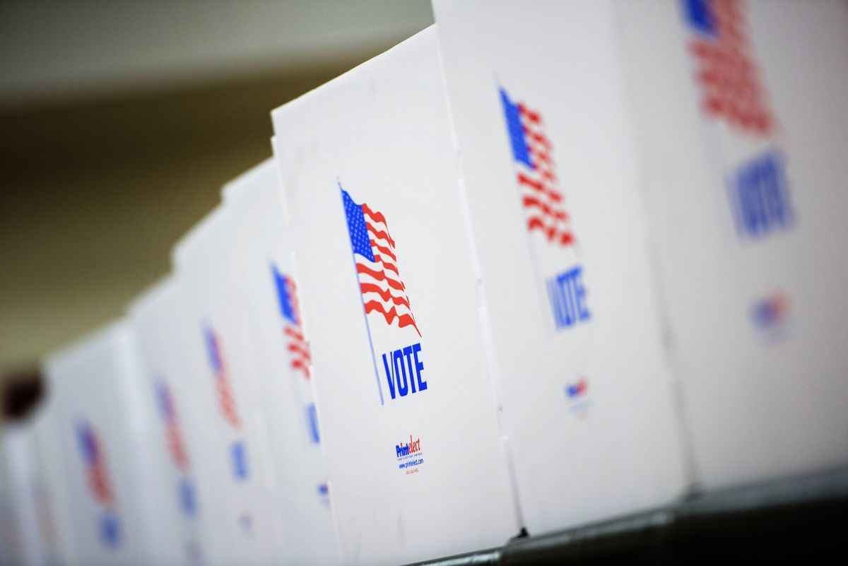 距離美國中期選舉不到3個月的時間，圖為一處投票站採影。（ Brendan Smialowski /AFP/Getty Images）