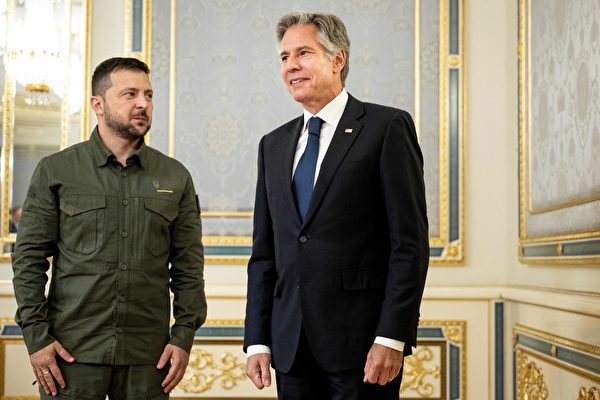 圖為2023年9月6日，烏克蘭總統澤連斯基（左）在基輔班科瓦（Bankova）會見美國國務卿布林肯。（Brendan Smialowski/POOL/AFP via Getty Images）