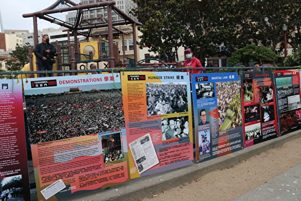 2022年6月3日，六四悼念活動現場，擺設了揭露八九民運過程中，中共屠殺學生和市民的真相展板。（李瑩瑩／大紀元）