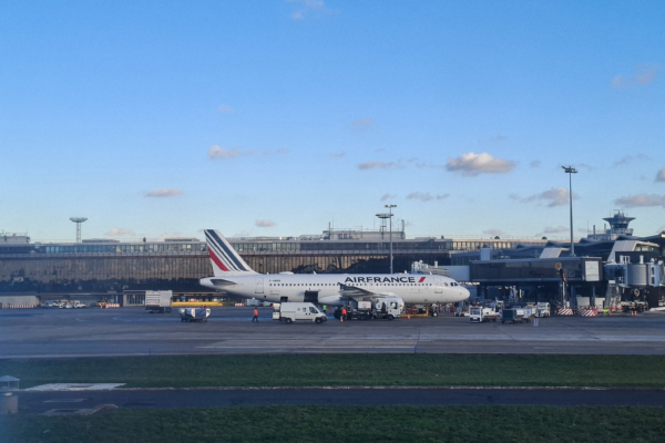 法航與荷航暫停中東航班 避免飛越伊朗領空