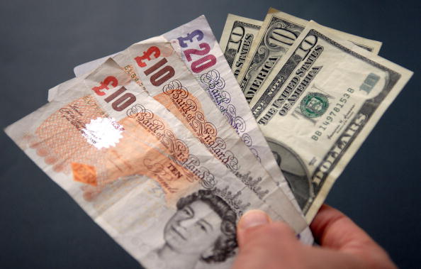 英鎊兌美元的匯率本周下跌至31年來最低點，徘徊在一英鎊兌換1.27美元以下。（BERTRAND LANGLOIS/AFP/Getty Images）