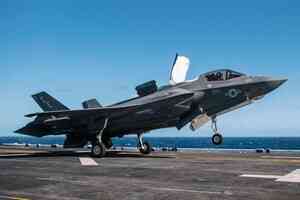 日本首批F-35B抵達九州 應對中共航母威脅