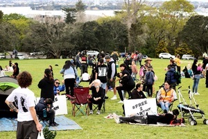 紐西蘭數千人集會抗議封鎖 警方一旁觀望