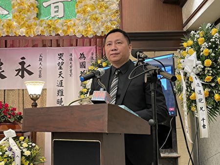 八九學運領袖王丹致詞。（林丹/大紀元）