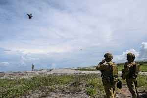 與澳洲聯合巡邏 菲律賓軍機遭中共軍機繞行