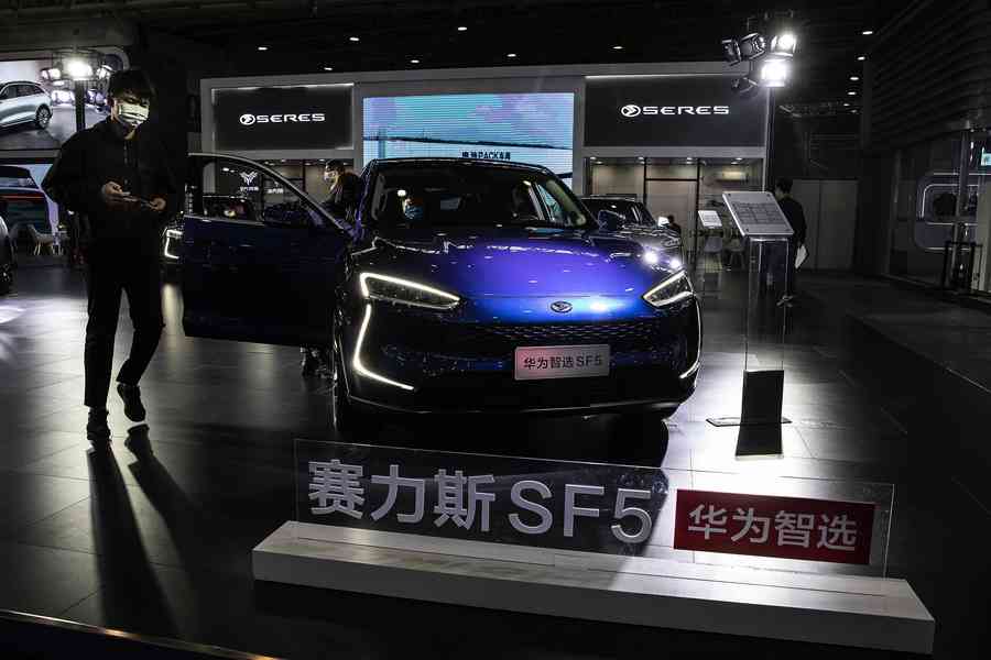 中國新能源車股價普跌 賽力斯港股跌近7%