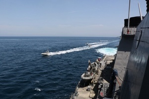 伊朗11快艇波斯灣逼近美艦 美軍譴責危險挑釁