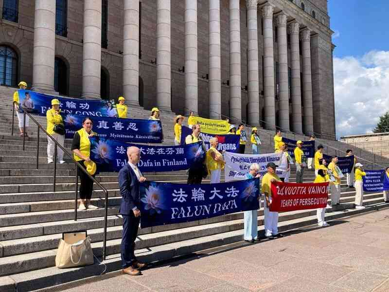 分析：梁振英舉動證實跨國鎮壓令來自高層