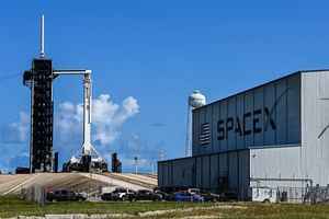 SpaceX兩天完成三次完美發射 馬斯克祝賀