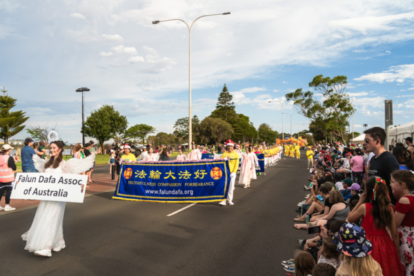 【圖輯】西澳法輪功學員聖誕遊行 獲褒獎