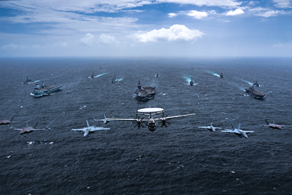 2021年10月17日，美國海軍、澳洲王家海軍、日本海上自衛隊和英國王家海軍在印太海域進行聯合軍演。（U.S.Navy/MC2 Haydn N.Smith）