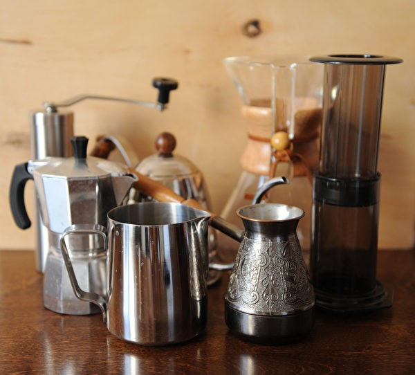 手沖咖啡壺、法式濾壓壺、冷泡咖啡壺、電動滴漏咖啡機、濃縮咖啡機、即溶咖啡，你會選哪一個？（Shutterstock）