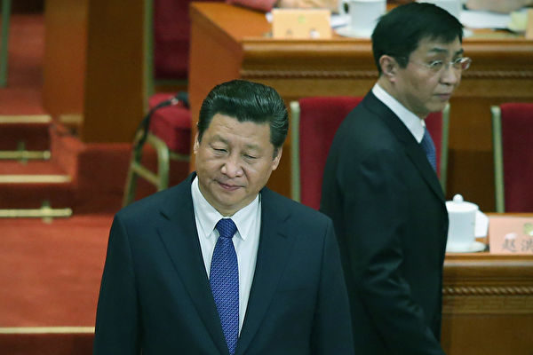 圖為中共領導人習近平（左）與中共政治局常委之一王滬寧（右）。資料圖。（Feng Li/Getty Images）