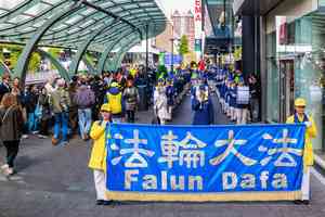 歐洲學員荷蘭集會慶大法日 華人感動落淚
