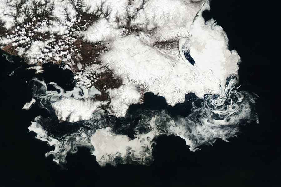 極其罕見 NASA在俄國東岸拍到螺旋狀海冰