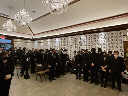 紐約知名律師李進進的追悼會3月27日在法拉盛舉行，社會各界紛至弔唁，送李進進最後一程。（林丹/大紀元）