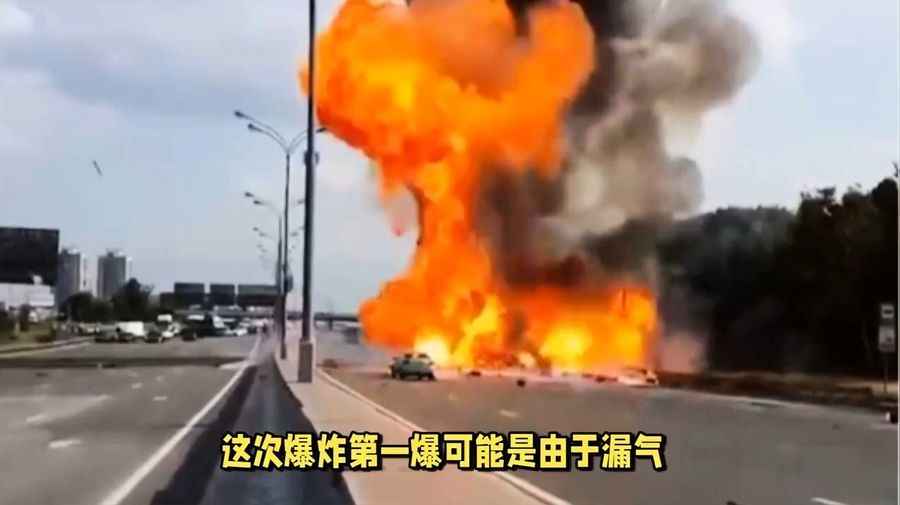 陝西街頭富豪汽車起火 如同火球迅速爆炸