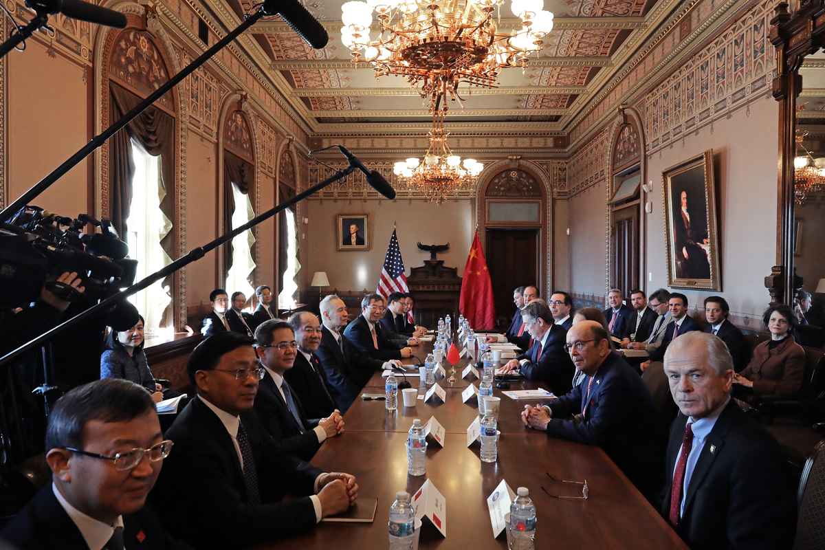 1月30日，中美開始第六輪談判。外媒報道說，雙方一度「默而不語」，「你眼望我眼」。（Photo by Chip Somodevilla/Getty Images）