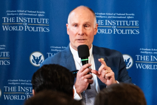 美眾議員支持特朗普簽證禁令 籲重置美中關係