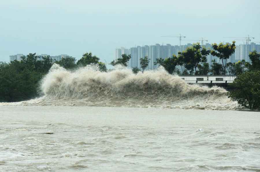 颱風梅花二次登陸華東 江蘇等沿海掀起巨浪