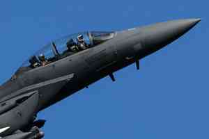  專家揭F-15E在伊朗被擊落瞬間飛行員逃生真相