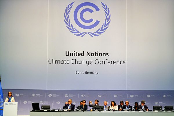 60國代表5月16日聚集德國波恩，參加聯合國氣候變化框架大會，再次就4月達成的《巴黎協議》的具體實施方案展開討論。（ PATRIK STOLLARZ/AFP/Getty Images）
