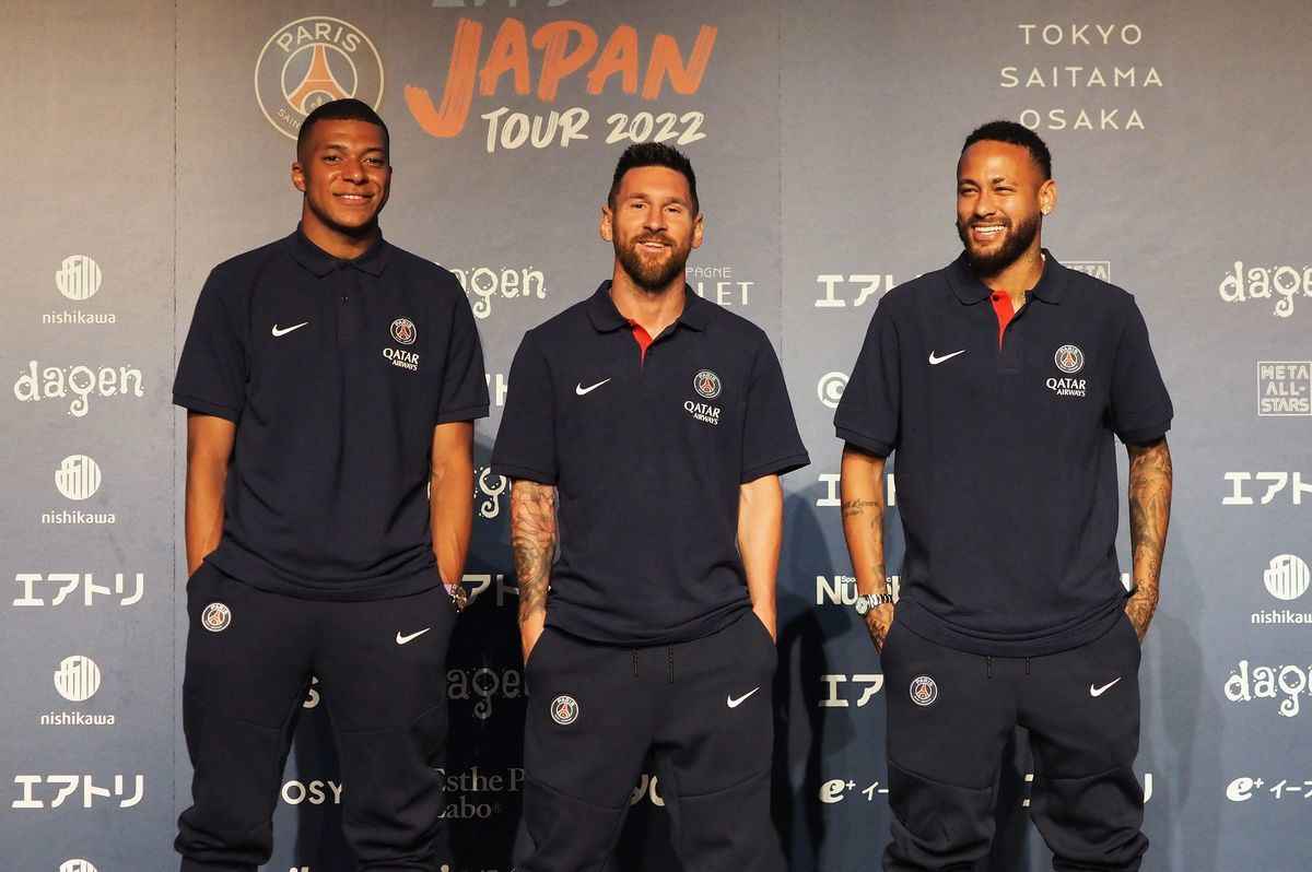 麥巴比（左）、尼馬和美斯（中）組成的「三叉戟」是否能取得三大於二的效果，將是巴黎聖日耳門新賽季能否取得成功的關鍵。（Toshifumi Kitamura/AFP via Getty Images）