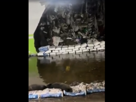 瀋陽暴雨 小區牆體坍塌 露出大量生活垃圾