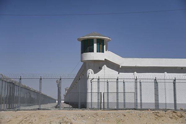 拍攝於2019年5月31日，位於中國新疆西北部的和田郊區，被認為是一個大多數關押者為穆斯林的再教育營地。（Greg Baker/AFP via Getty Images）