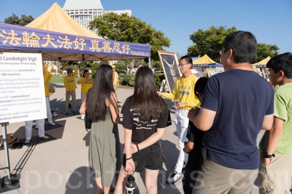 父母因煉法輪功被迫害致死 留學生美國講真相