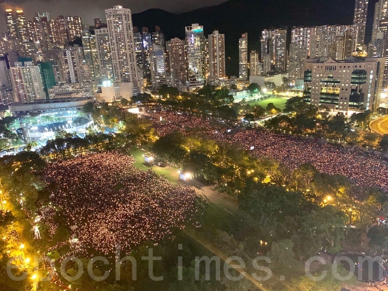 2019年6月4日，香港18萬人參加六四事件30周年燭光晚會。（李逸／大紀元）