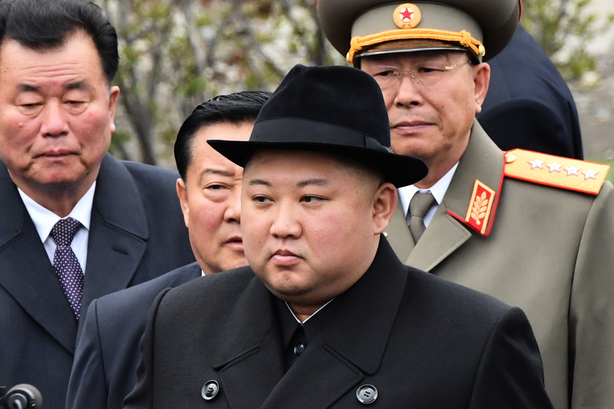 日本亞洲新聞社報道說，北韓境內正在流傳該政權即將垮台的謠言。圖為2019年4月26日，北韓領導人金正恩在俄羅斯海參崴參加一項二戰紀念儀式。（Yuri KADOBNOV / AFP）