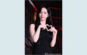 aespa成員Karina新年送冬裝 致謝70名幕後夥伴