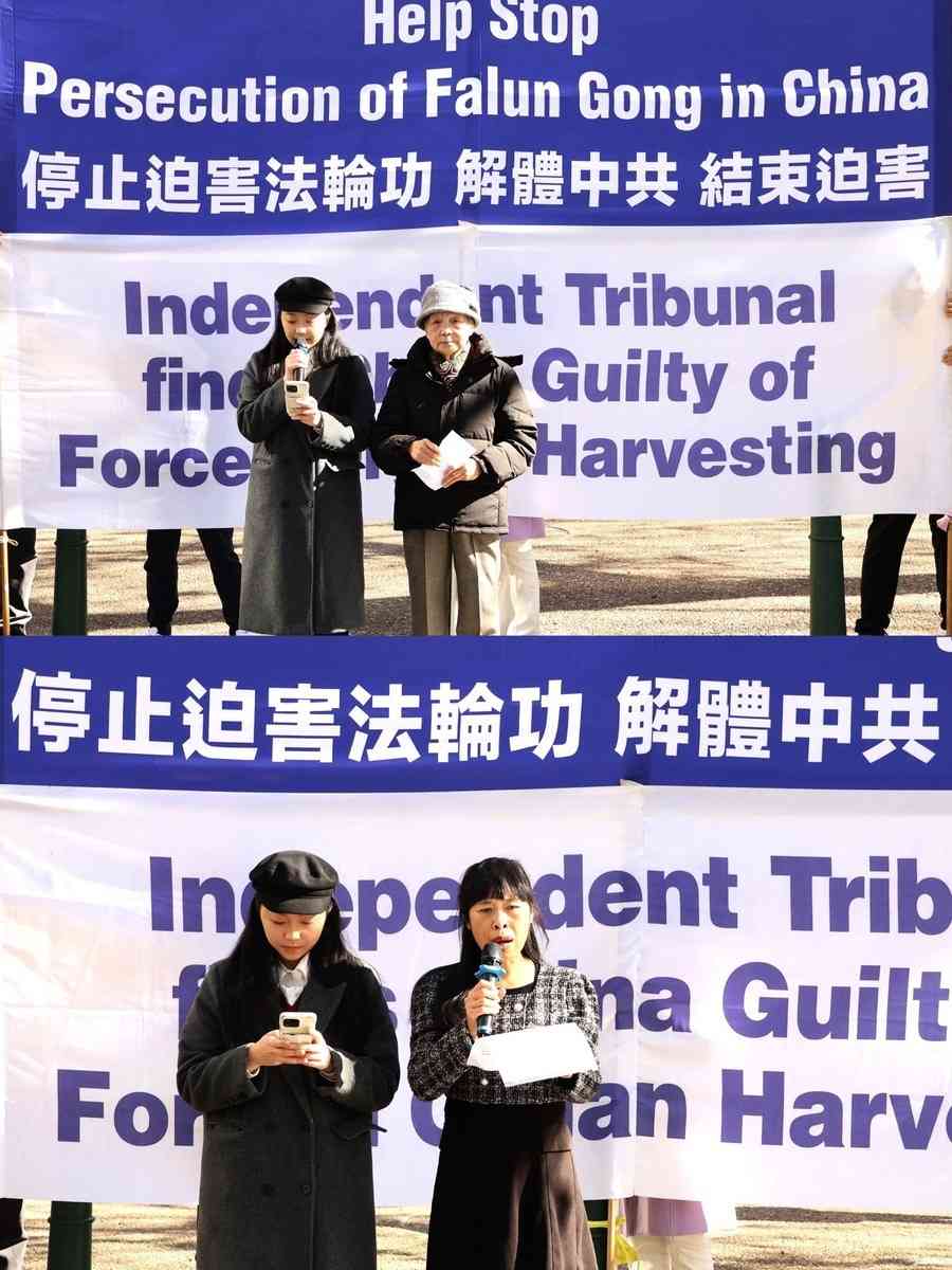 2025年7月11日中午,悉尼部份法輪功學員在悉尼市政廳前舉行新聞發布會,呼籲政府協助營救他們在中國遭關押或失聯的親人,敦促中共立即停止對信仰群體的迫害。上圖右為王女士,下圖右為陳曉女士。(文清揚/大紀元)