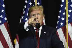 特朗斥《紐約時報》失公信力 稱伊朗時鐘在倒數