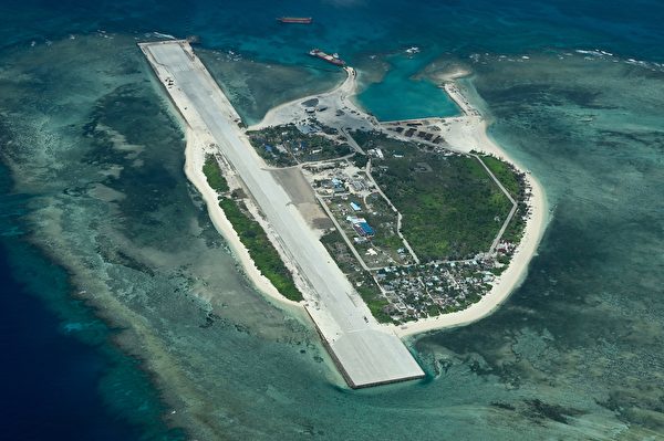 2013年，中共開始在南中國海填礁建島，截至目前，中共在南中國海所建造的7個人造島嶼已有3個全面軍事化。圖為2023年3月9日南沙群島的中業島。（Jam Sta Rosa / AFP）