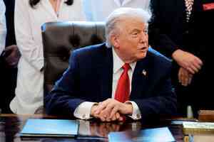 特朗普簽行政令 讓聯邦僱員聖誕節額外放假兩天