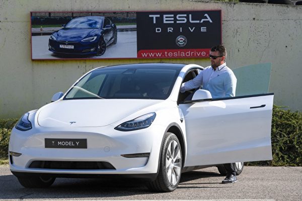 圖為TeslaModel Y電動車。（Attila Kisbenedek/AFP）