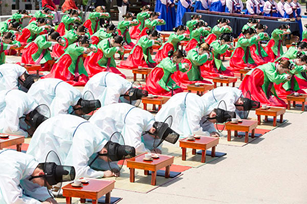 組圖：首爾南山韓屋村舉行南韓成人節儀式