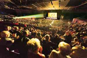 神韻法國周六兩場爆滿 歐洲多國精英齊讚