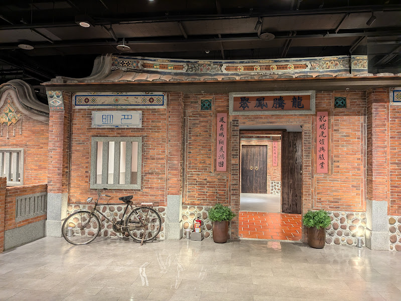 歲月的迴響：在斑駁中尋找記憶的微光