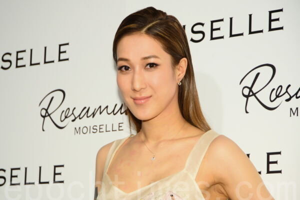 鍾嘉欣母女檔拍廣告 九歲Kelly星味神似媽媽