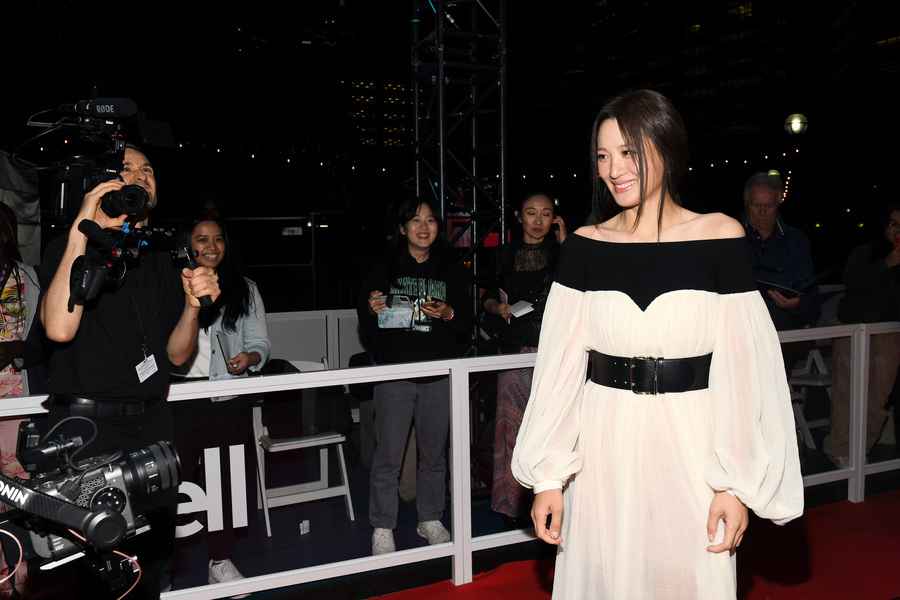 南韓女演員金秀賢獲獎 百想舞台哽咽告白女兒