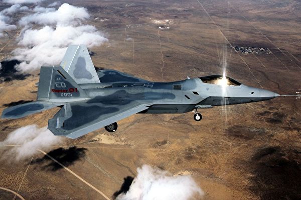 1998年10月2日由美國Edwards 空軍基地發表有關「F22戰鬥機」的檔案照。（AFP/AFP/Getty Images）