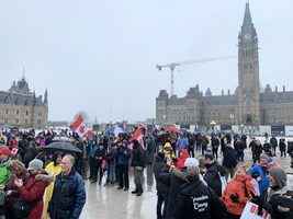 加拿大法院下令凍結「自由車隊」抗議者2千萬元和加密貨幣