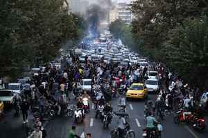 伊朗官媒被抗議者插播 最高領袖被靶心瞄準
